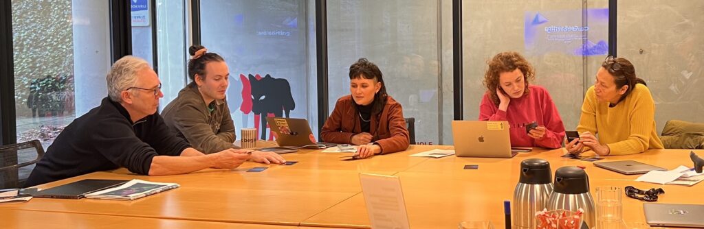 VPRO team sorting cards